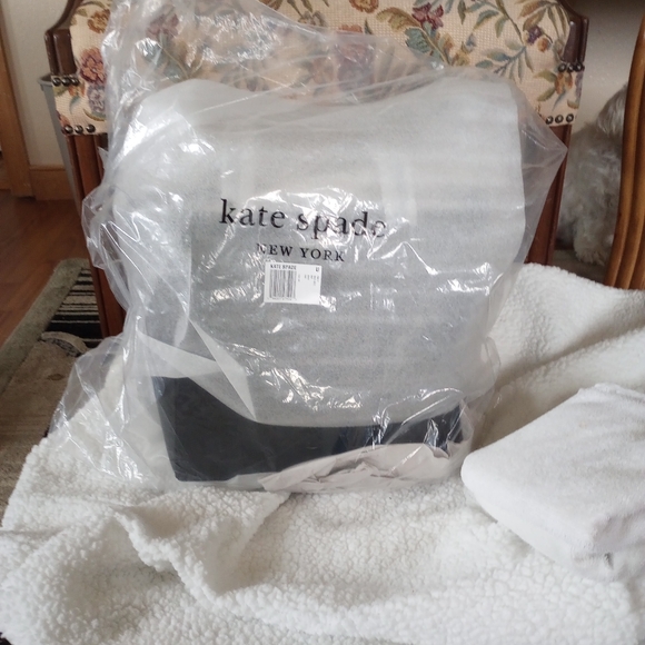 Kate Spade "dana" BLK; Never out of bag until I checked zippers! Gorgeous; NWT - Picture 7 of 11